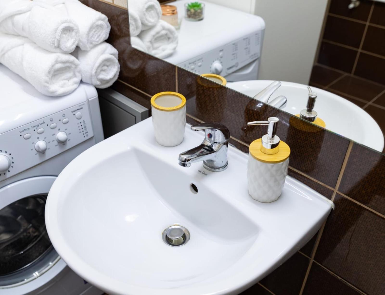 Studio Deluxe Uniri Βουκουρέστι Εξωτερικό φωτογραφία